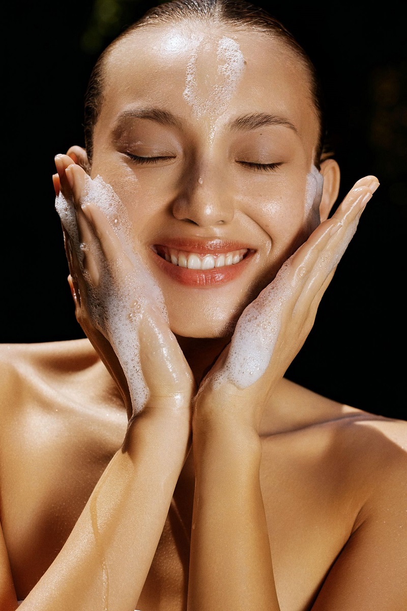 Smoothing facial soap